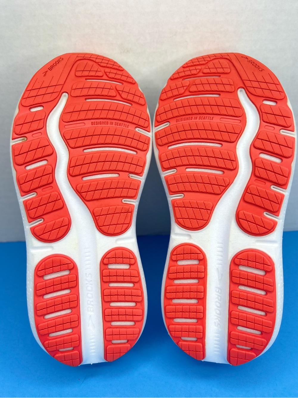 Brooks Ghost Max 2 Womens 6.5B White/Hot Coral Running Shoes 1204201B174 XLNT! - Picture 12 of 14